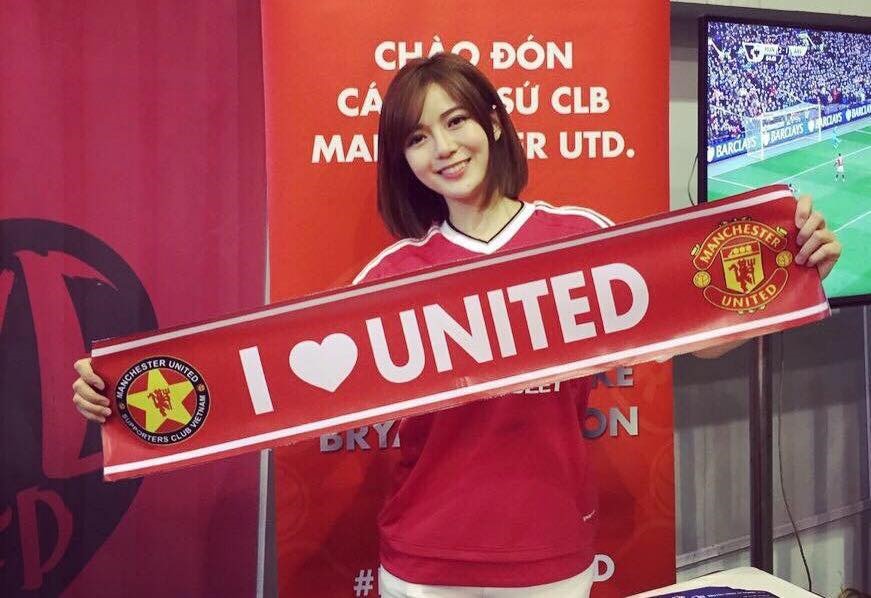 Tú Linh chính là fan ruột của Man United. Ảnh: FBNV
