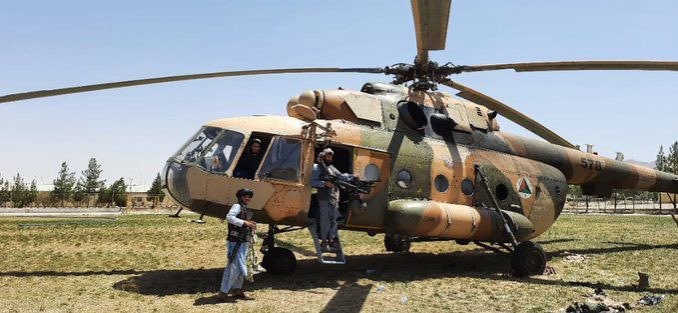 Trực thăng chiến đấu Taliban chiếm được. Ảnh: Twitter