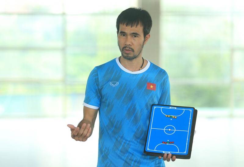 Huấn luyện viên Phạm Minh Giang sẽ chọn 17 cầu thủ trong danh sách đội tuyển Futsal Việt Nam. Ảnh: VFF