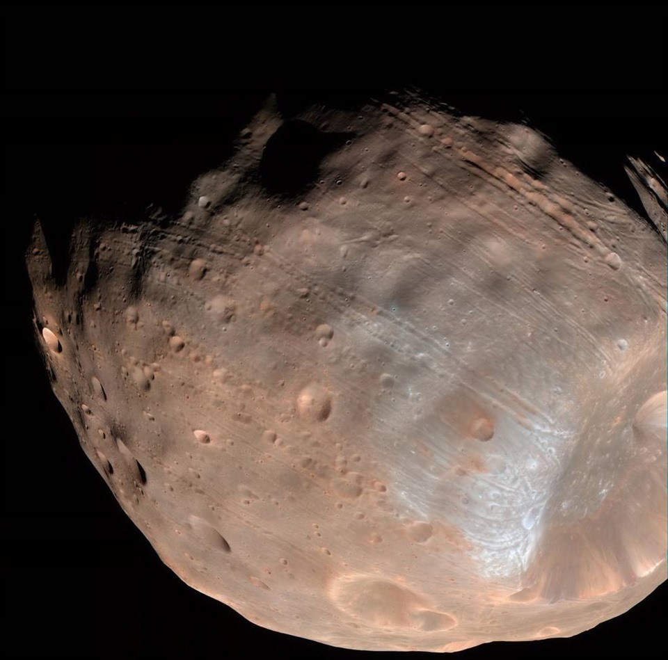 Mặt trăng lớn nhất của sao Hỏa, Phobos. Ảnh: NASA