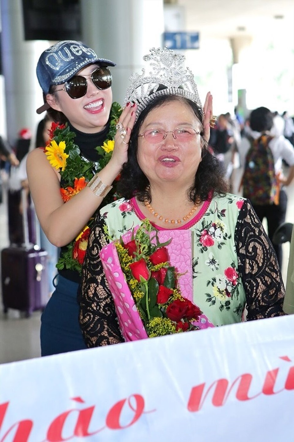 Phi Thanh Vân chia sẻ nhiều hình ảnh bên mẹ trên trang cá nhân thay lời tạm biệt. Ảnh: LĐ