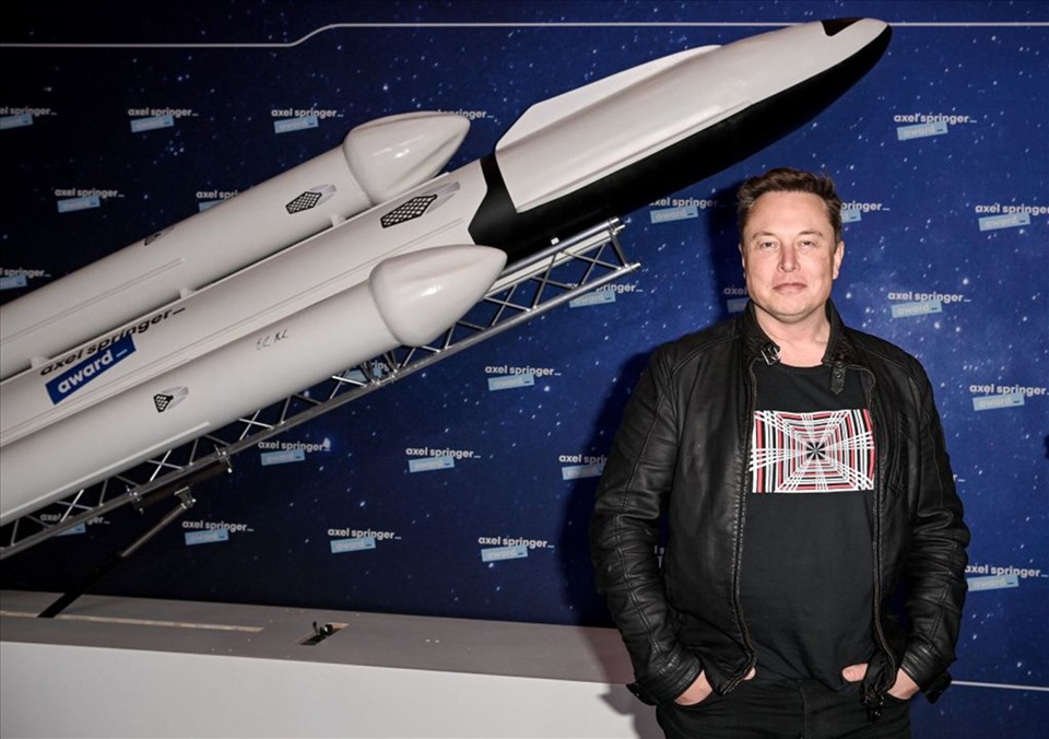 NASA chọn riêng SpaceX của tỉ phú Elon Musk phát triển tàu đổ bộ mặt trăng. Ảnh: AFP