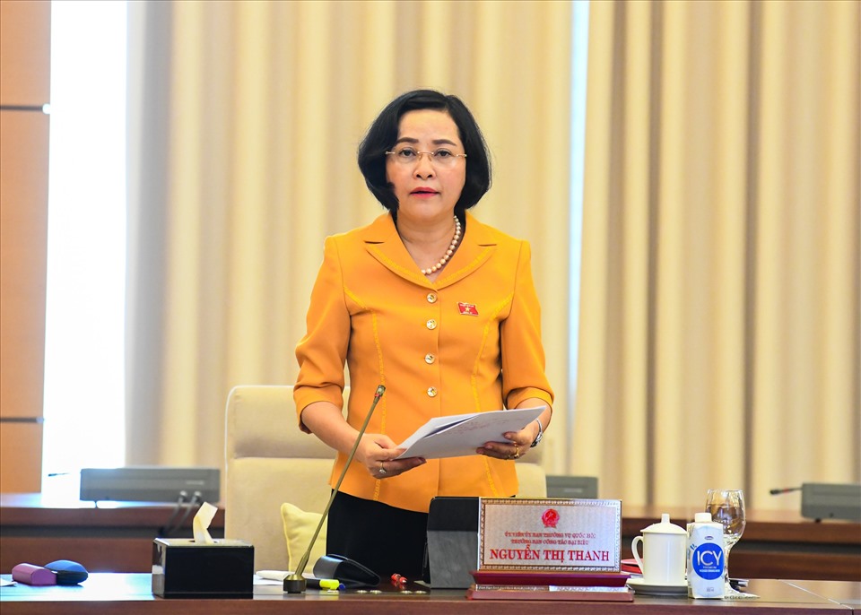 Trưởng ban Công tác đại biểu Nguyễn Thị Thanh nêu ý kiến.