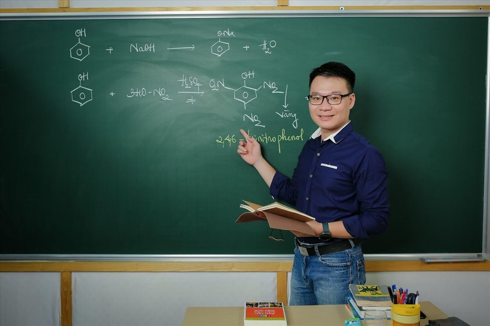 Thầy Vũ Khắc Ngọc, giáo viên môn Hóa tại Hệ thống giáo dục HOCMAI.