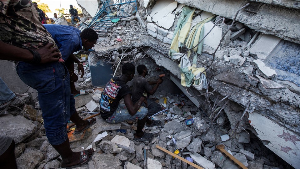 Haiti tan hoang sau động đất. Ảnh: AFP