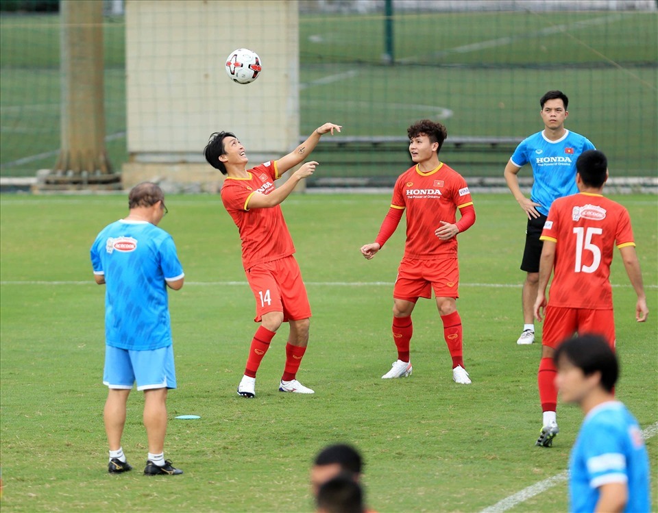 Tuyền tiền vệ của đội tuyển Việt Nam chưa thể khiến huấn luyện viên Park Hang-seo yên tâm. Ảnh: VFF