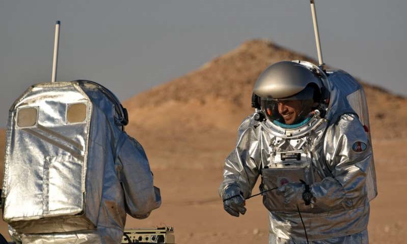 Các phi hành gia trước đây đã thử nghiệm một radar xuyên đất tên là ScanMars tại một khu vực giống sao Hỏa ở Oman. Ảnh: OEWF – Austrian Space Forum