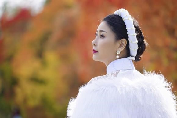 Hoa hậu Hà Kiều Anh đau buồn khi bố dượng - NSƯT Đào Quốc Trụ qua đời. Ảnh: NVCC