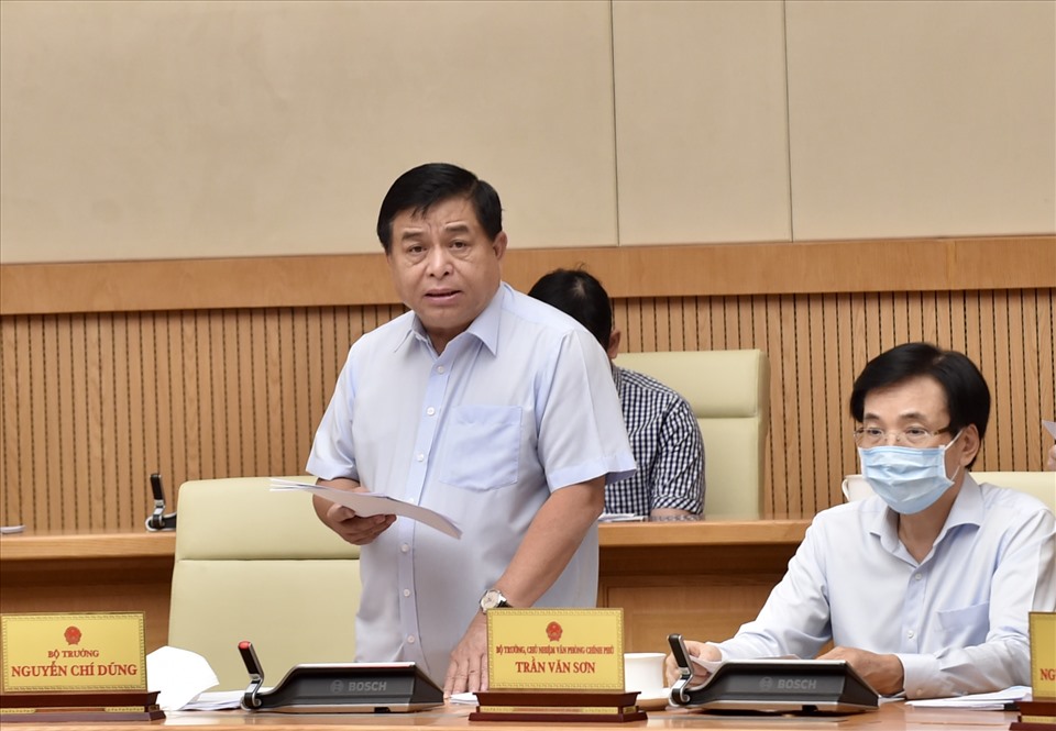 Bộ trưởng Bộ Kế hoạch và Đầu tư Nguyễn Chí Dũng báo cáo tóm tắt về tình hình triển khai thực hiện Luật Quy hoạch. Ảnh: Nhật Bắc