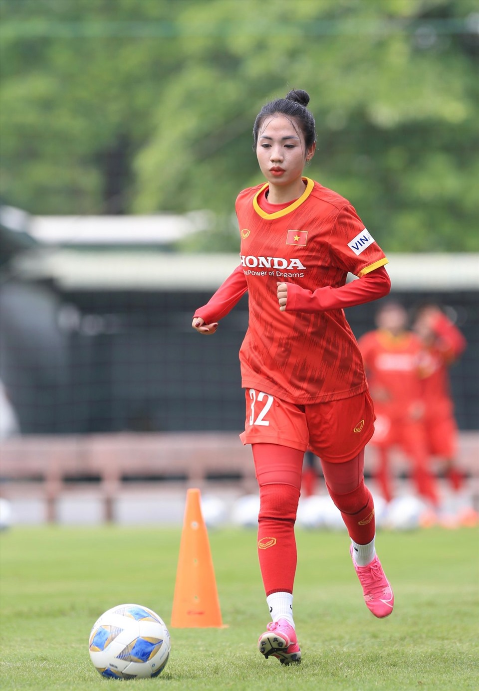 Trần Thị Duyên nỗ lực luyện tập để có tên trong đội hình chính thức của đội tuyển nữ Việt Nam. Ảnh: Hoài Thu