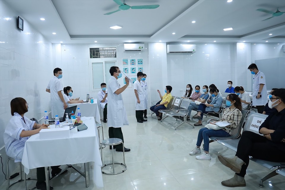 Nhiều tình nguyện viên đăng ký tham gia thử nghiệm vaccine Nano Covax. Ảnh: Hải Nguyễn