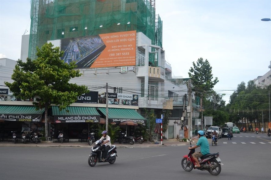 Hiện nay tình trạng chủ đầu tư “treo đầu dê bán thịt chó” diễn ra khá nhiều. Nếu không cẩn trọng, khách hàng rất dễ mua phải những dự án. Ảnh“: Nhiệt Băng