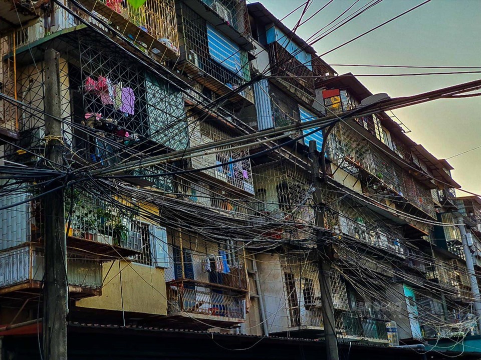 Hà Nội có nhiều khu chung cư cũ có tuổi đời lên đến hơn 40 năm thuộc diện cần cải tạo. Ảnh: Phan Anh
