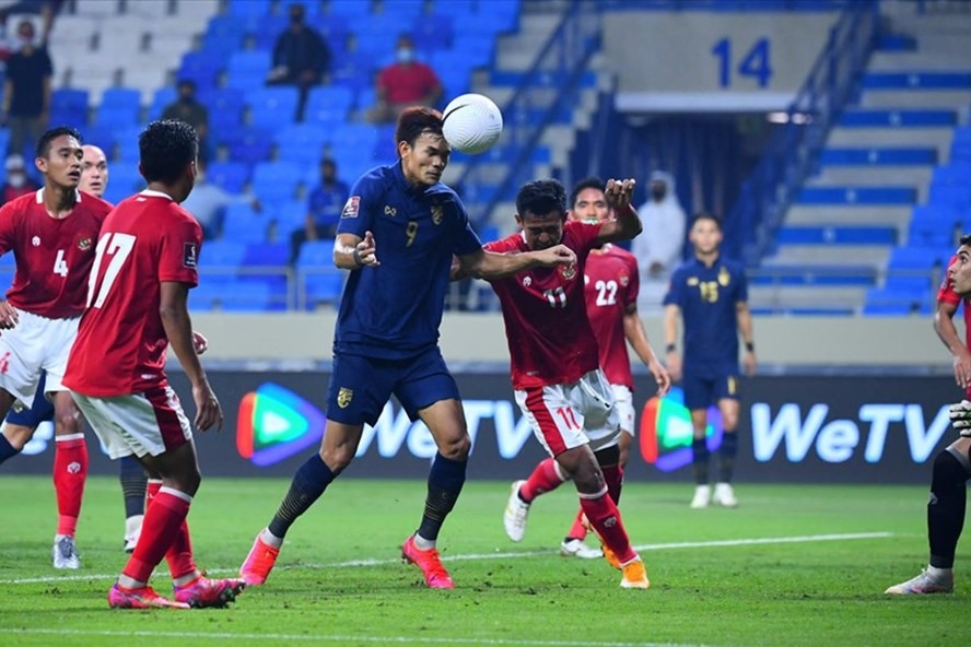Tuyển Thái Lan (áo xanh) thi đấu không thành công ở vòng loại World Cup 2022. Ảnh: AFC