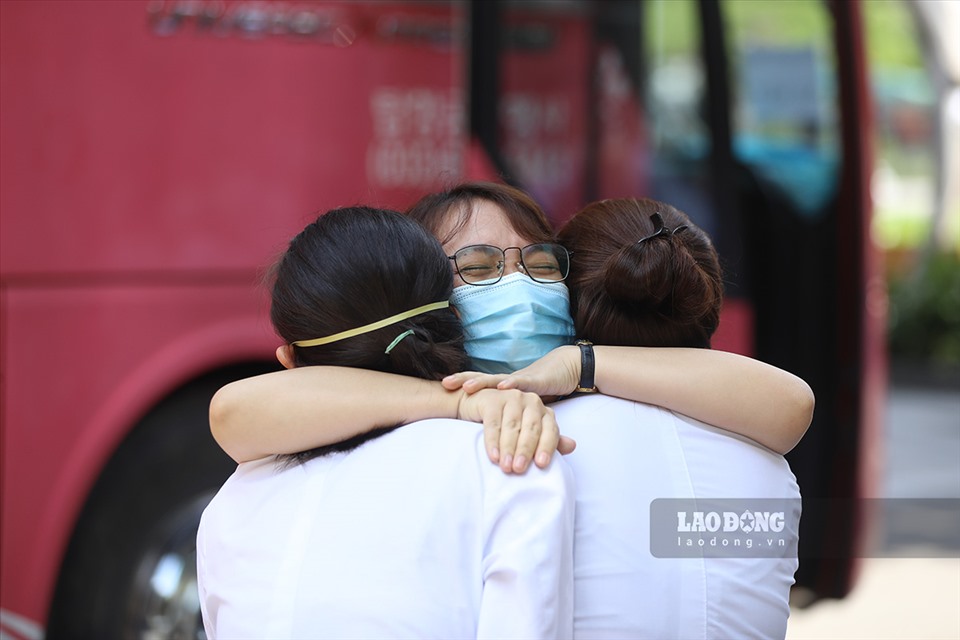 Dịch COVID-19 đang diễn biến hết sức khó lường trên cả nước, đặc biệt là TP.Hồ Chí Minh khi vẫn có hàng nghìn ca nhiễm mới mỗi ngày; việc các y bác sĩ trên khắp cả nước tình nguyện lên đường vào tâm dịch cùng chiến đấu sẽ góp phần giảm tải cho các đồng nghiệp tại phía miền Nam.