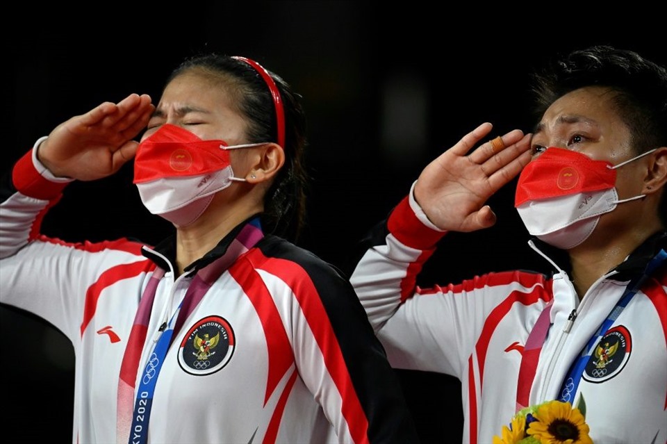 Indonesia có tấm huy chương vàng ở nội dung đôi nữ môn cầu lông Olympic Tokyo 2020. Ảnh: AFP.