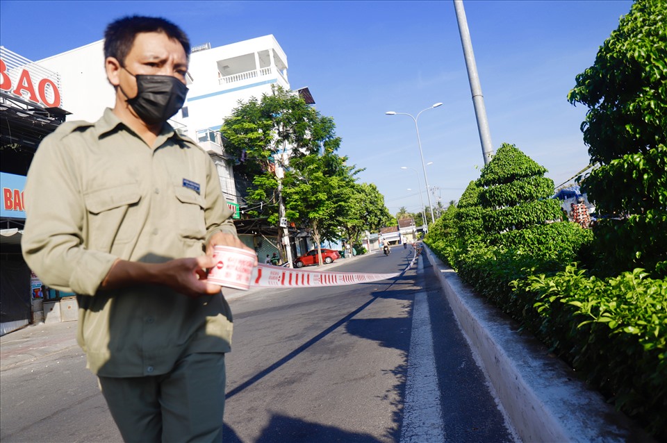 Nha Trang sẽ tiếp tục duy trì các chốt kiểm soát trên đường phố nhằm kiểm soát chặt người dân ra đường.
