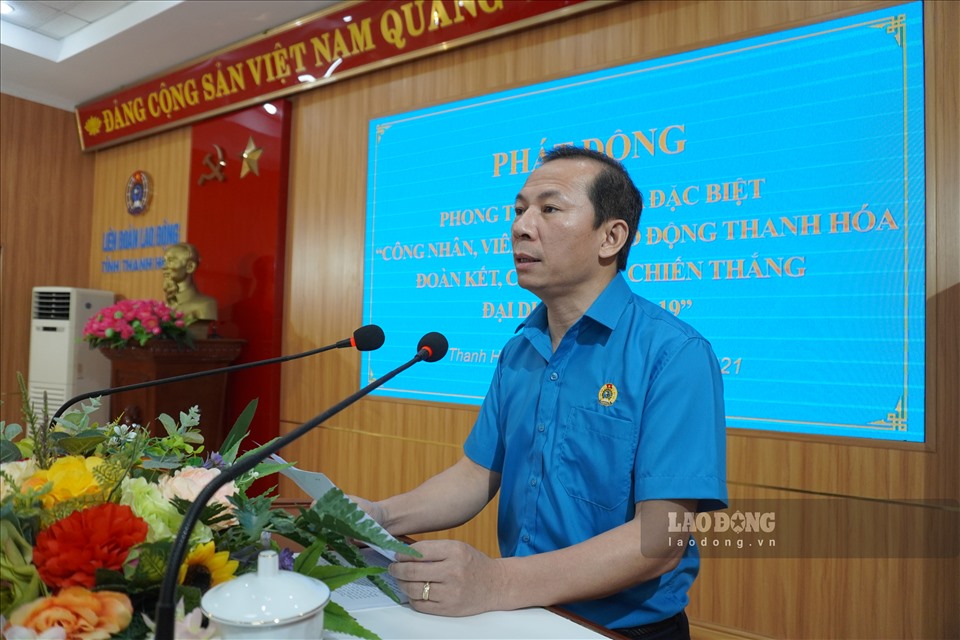 Ông Võ Mạnh Sơn - Chủ tịch LĐLĐ tỉnh Thanh Hóa phát biểu tại buổi lễ.