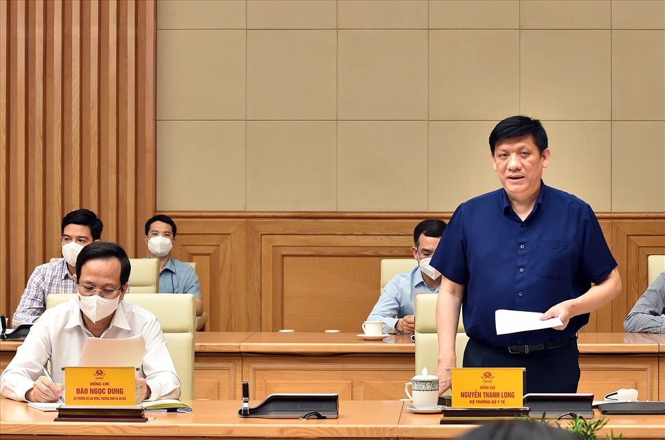 Bộ trưởng Bộ Y tế Nguyễn Thanh Long phát biểu tại cuộc họp. Ảnh: Nhật Bắc