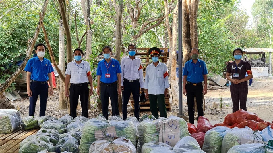 Tổng số quà và hàng đợt này trị giá 230 triệu đồng, trong đó có 100 triệu đồng do Liên đoàn Lao động tỉnh Quảng Nam hỗ trợ cho Đoàn viên, người lao động thành phố Đà Nẵng.