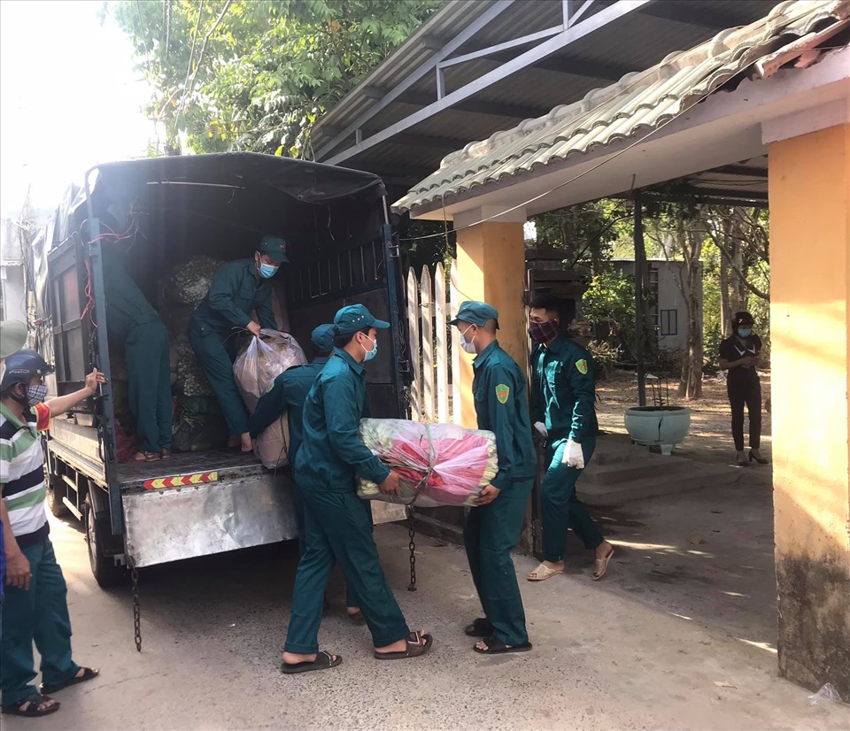 Có 4 tấn rau củ quả được trao cho công nhân lao động các Tổ Công nhân tự quản ở quận Cẩm Lệ và xã Hoà Sơn, huyện Hoà Vang.