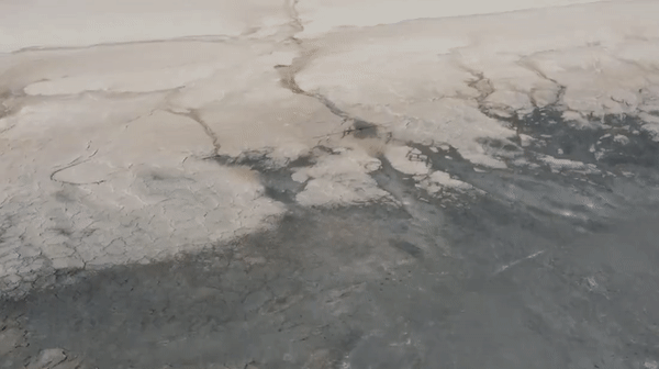 Hồ Urmia ở Iran ngày càng thu hẹp. Ảnh chụp màn hình
