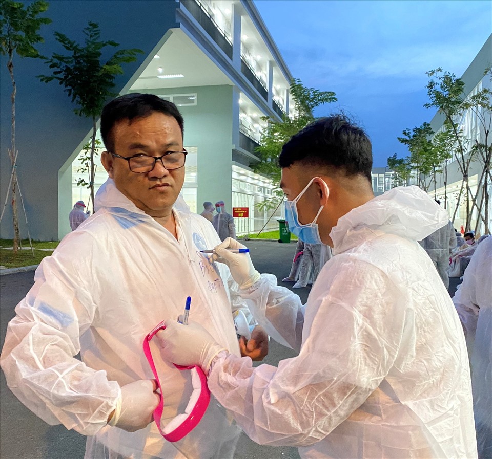 Ông Huỳnh Minh Chín - GĐ TTYT Bàu Bàng được điều động về điểm nóng dịch bệnh làm GĐ TTYT Thị xã Tân Uyên. Ảnh: TTYT BB