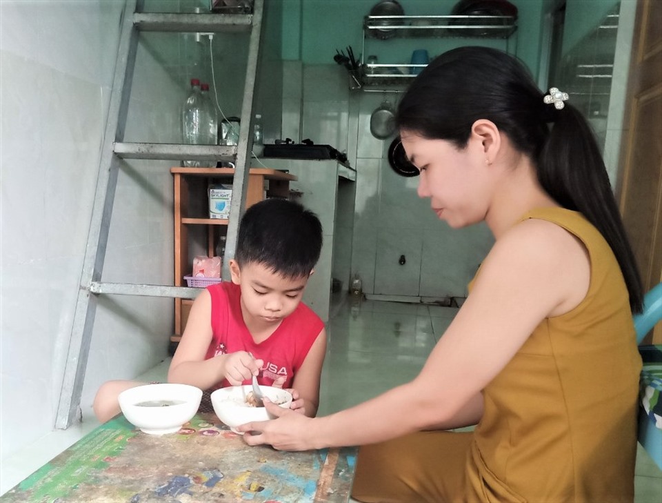 Chị Nguyễn Thị Thu Hương mong có chính sách hỗ trợ đề CNLĐ mua được nhà ở xã hội. Ảnh” Đức Long