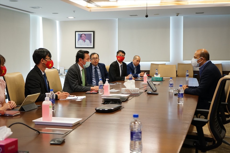 Đại sứ quán Việt Nam tại Ấn Độ làm việc với Công ty Dược phẩm Dr. Reddy - 1 trong 6 Công ty sản xuất thuốc Molnupiravir. Ảnh: Bộ Công Thương