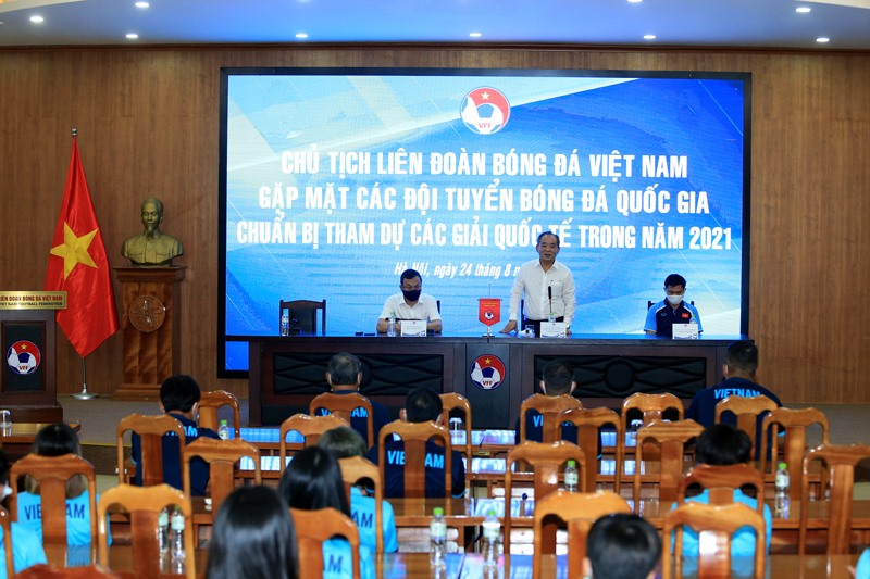 Chủ tịch VFF Lê Khánh Hải gặp mặt các đội tuyển quốc gia. Ảnh: VFF
