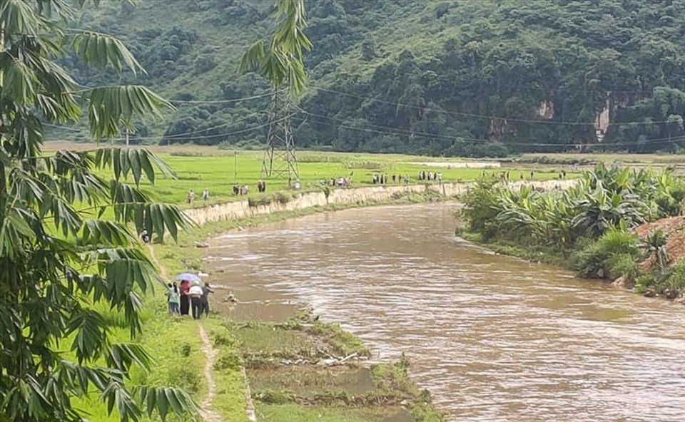 Hiện trường vụ điện giật làm 1 người nguy kịch.