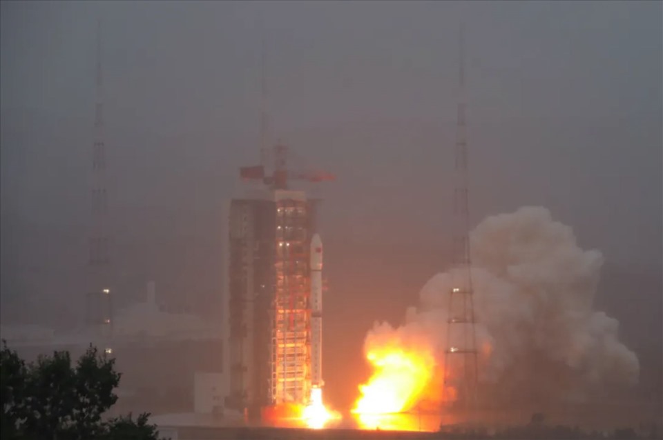 Tên lửa Trung Quốc phóng cặp vệ tinh Tianhui-2 ngày 19.8. Ảnh: CNSA