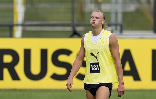 Haaland vẫn đang chờ đợi từng ngày để đến một đội bóng cạnh tranh hơn Dortmund. Ảnh: AFP.