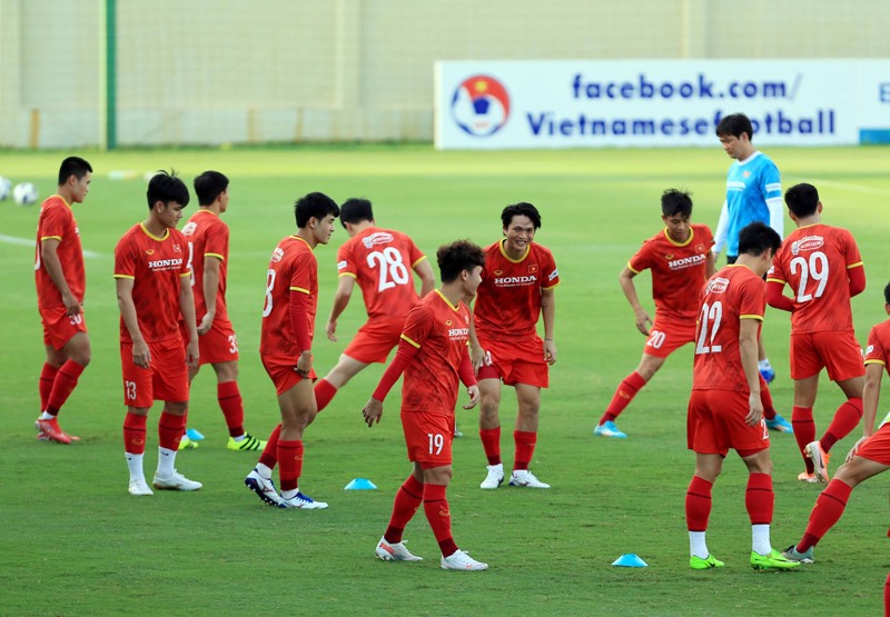 Các cầu thủ đội tuyển Việt Nam có trận đấu tập với U22 Việt Nam vào ngày 26.8. Ảnh: VFF