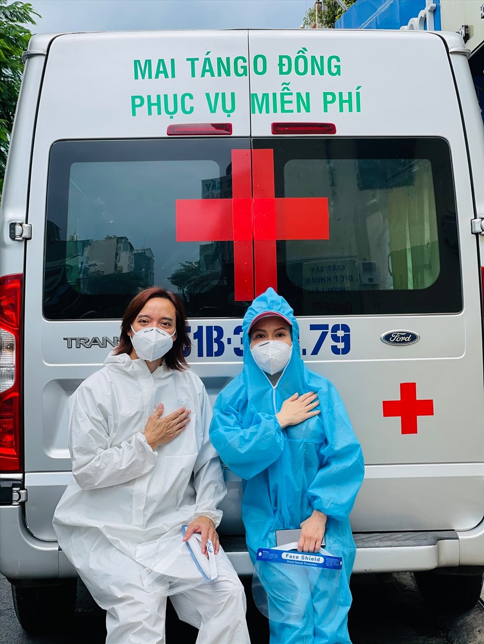 Việt Hương mua xe cứu thương chở bệnh nhân F0. Ảnh: NSCC