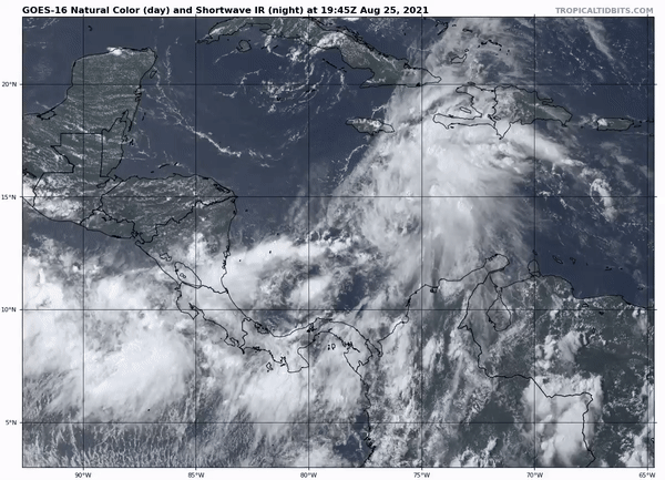 Áp thấp nhiệt đới số 9 nhìn từ vệ tinh thời tiết GOES East sáng 26.8. Ảnh: Tropical Tidbits