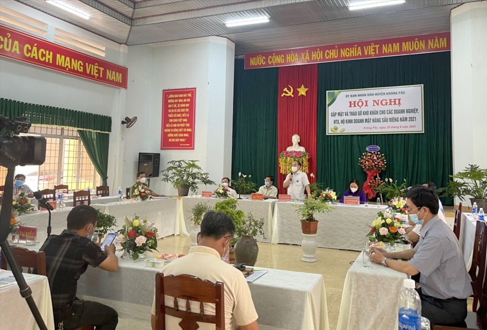 Huyện Krông Pắk họp bàn tháo gỡ khó khăn cho người dân, doanh nghiệp. Ảnh: Phan Tuấn