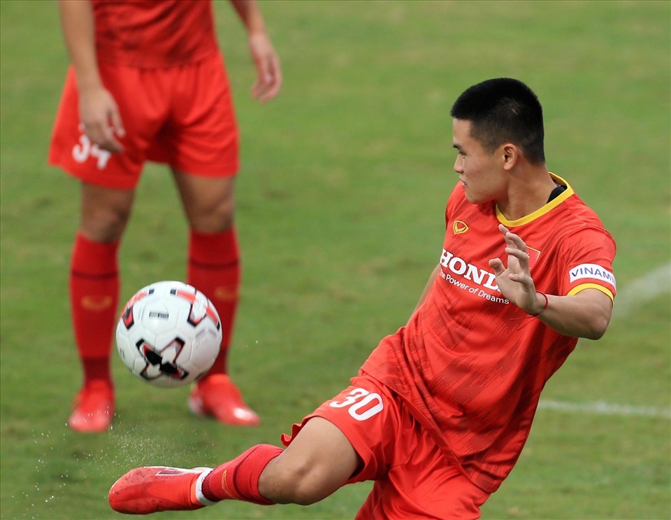 Tân binh Phạm Tuấn Hải ghi điểm với ông Park để khoác áo tuyển Việt Nam dự vòng loại World Cup 2022. Ảnh: VFF.