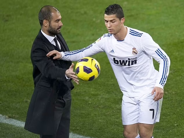 Pep và Ronaldo từng bất hòa với nhau nhưng giờ sẽ khác nếu chung một màu áo. Ảnh: AFP.