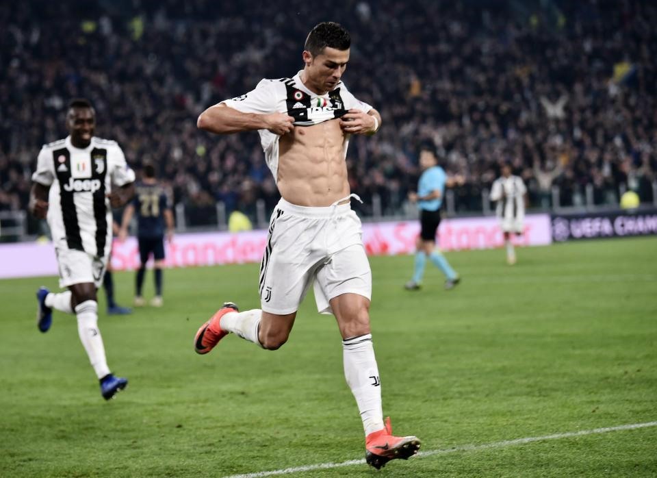 Ronaldo đã ăn mừng khi ghi bàn vào lưới M.U tại Champions League. Ảnh: AFP.
