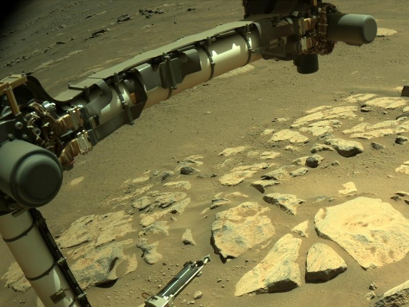 Một vài hình ảnh khác màu tàu thám hiểm sao Hỏa của NASA ghi lại được bằng các thiết bị trên tàu trong tuần qua. Ảnh: NASA