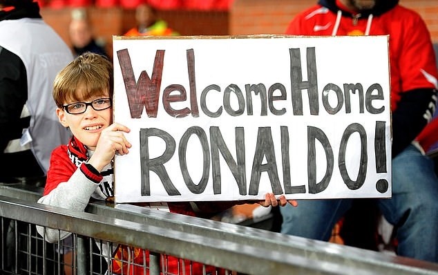 Ronaldo đã trở về mái nhà xưa, đúng như mong ước của các fan “Quỷ đỏ“. Ảnh: AFP.