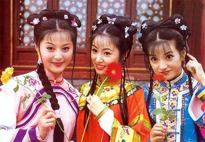Hoàn Châu cách cách - tác phẩm làm nên tên tuổi cho ba minh tinh showbiz Triệu Vy, Lâm Tâm Như và Phạm Băng Băng.