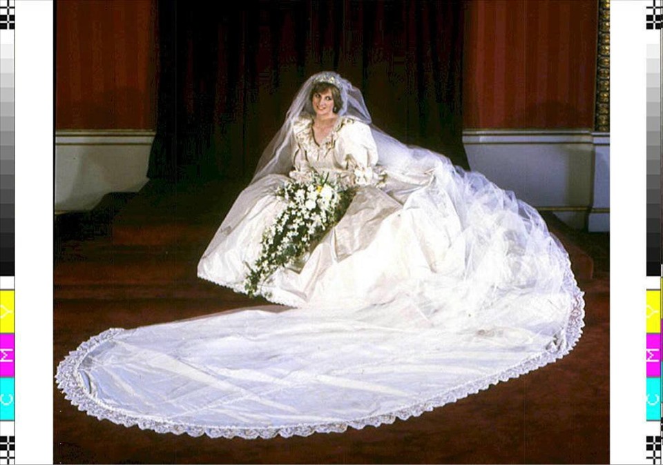 Váy cưới của cố Công nương Diana. Ảnh: AFP