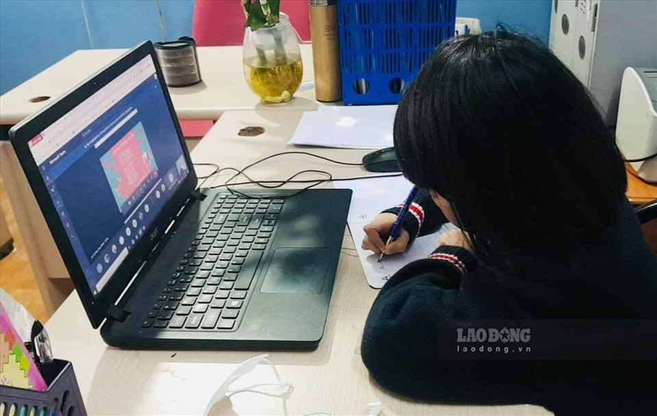 Nhiều địa phương tổ chức học online khiến nhu cầu về laptop tăng mạnh. Ảnh minh họa: Hà Phương