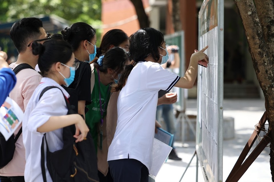 Các thí sinh có thể tham khảo điểm chuẩn đại học 2020 để điều chỉnh nguyện vọng phù hợp. Ảnh minh hoạ: Hải Nguyễn.