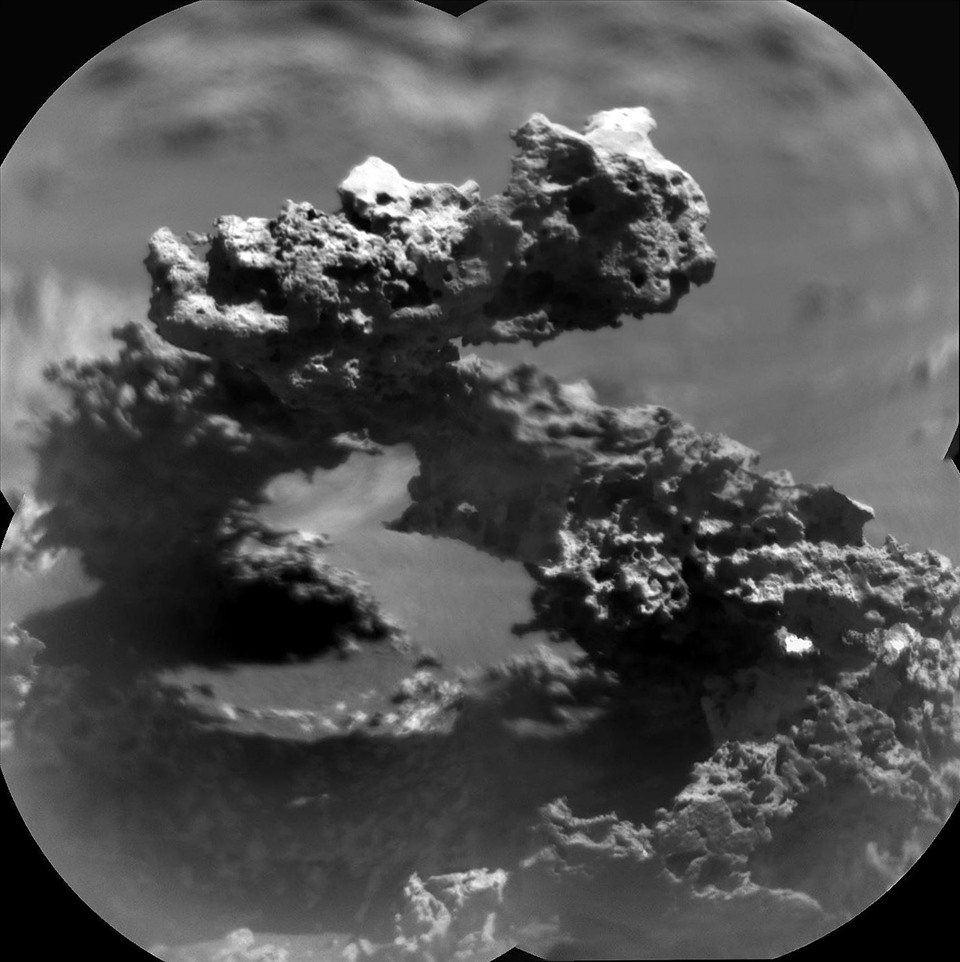 Vòm đá nhỏ trên sao Hỏa được liên tưởng với nhiều hình ảnh thú vị trên Trái đất. Ảnh: NASA