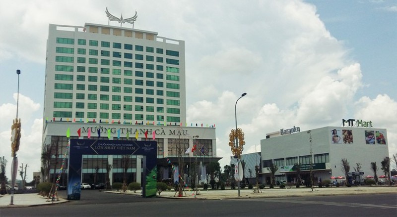 Khách sạn Mường Thanh, tiêu chuẩn 5 sao được một doanh nghiệp thủy sản tại Cà Mau “bao” cho công nhân ở trong phương án “3 tại chổ“. Ảnh: Nhật Hồ