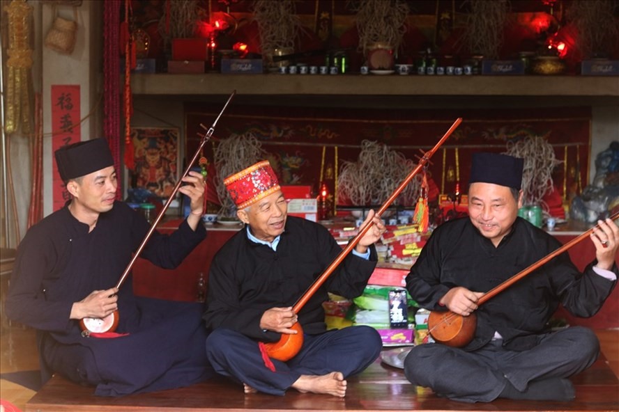 Hát Then là văn hóa tín ngưỡng, tâm linh của người Tày. Ảnh: Đức Minh.