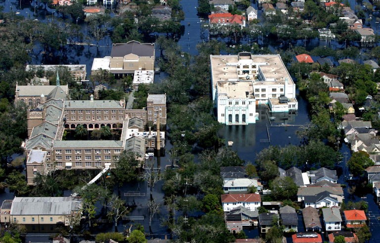 Khu dân cư ngập lụt ở New Orleans ngày 6.9.2005, 8 ngày sau khi cơn bão Katrina tấn công. Ảnh: AFP